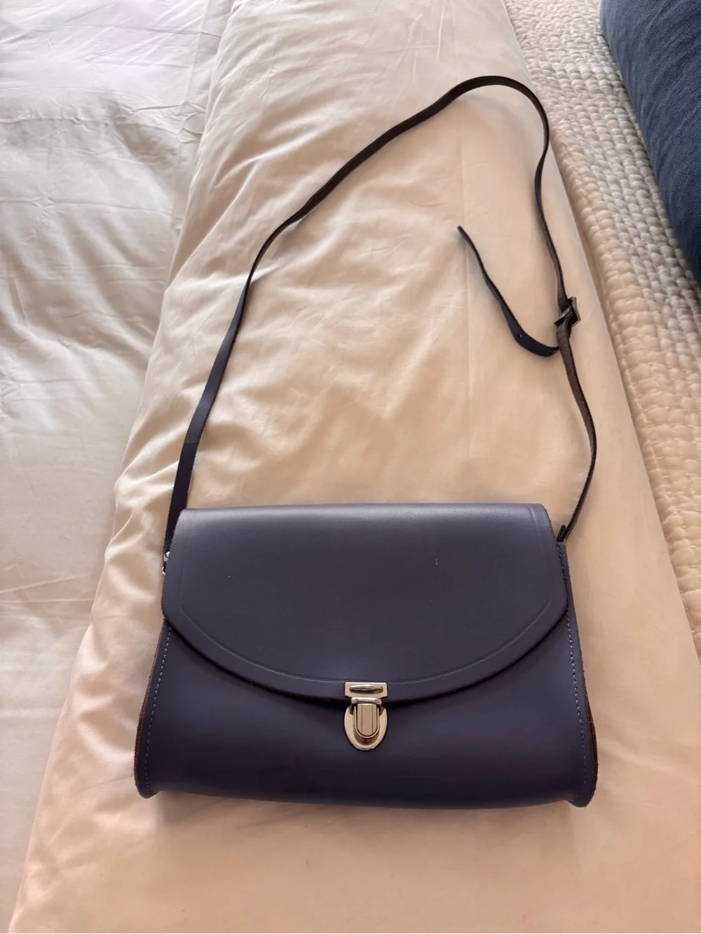 Classic Cambridge SatchelCrossbody Bag, hydrangea blue, mint condition